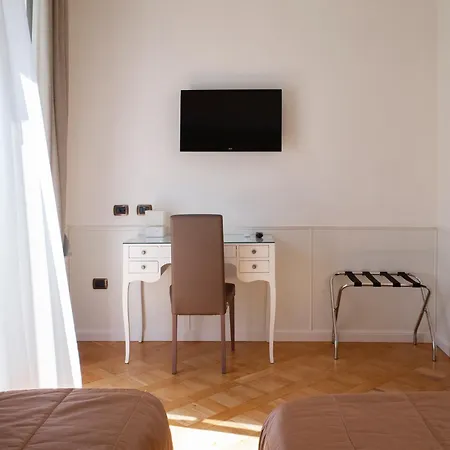 Grand Europa & Restaurant Naples