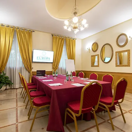 Grand Europa & Restaurant מלון נאפולי