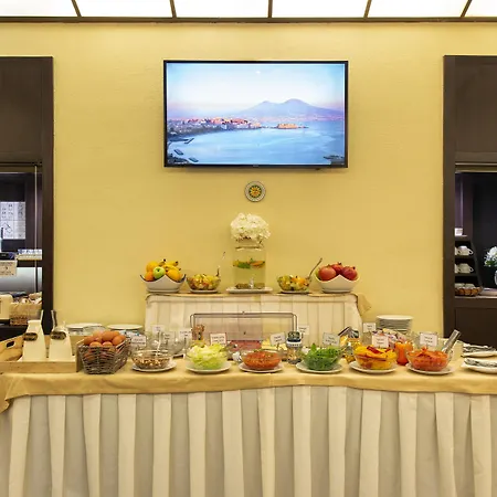 מלון Grand Europa & Restaurant 3*